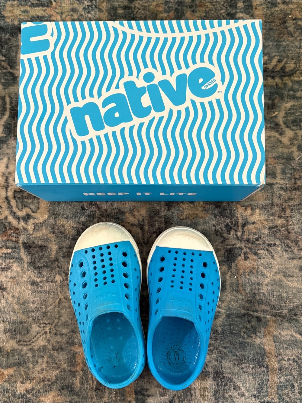 Used - C5 - Native Jefferson Shoes - Vivid Blue / Shell White